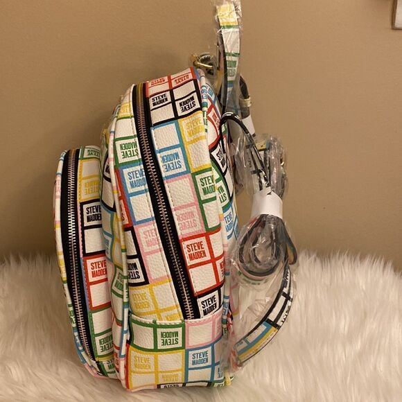 NWT Steve Madden Bjordan White Floral Logo Backpack - w/ Matching Wristlet - Picture 8 of 17